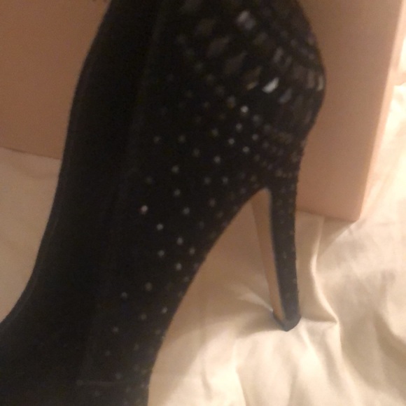 BCBG KIDSUEDE BLACK PUMP - Picture 2 of 4